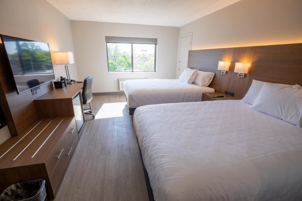 Superior Stay Hotel Marquette Bagian luar foto