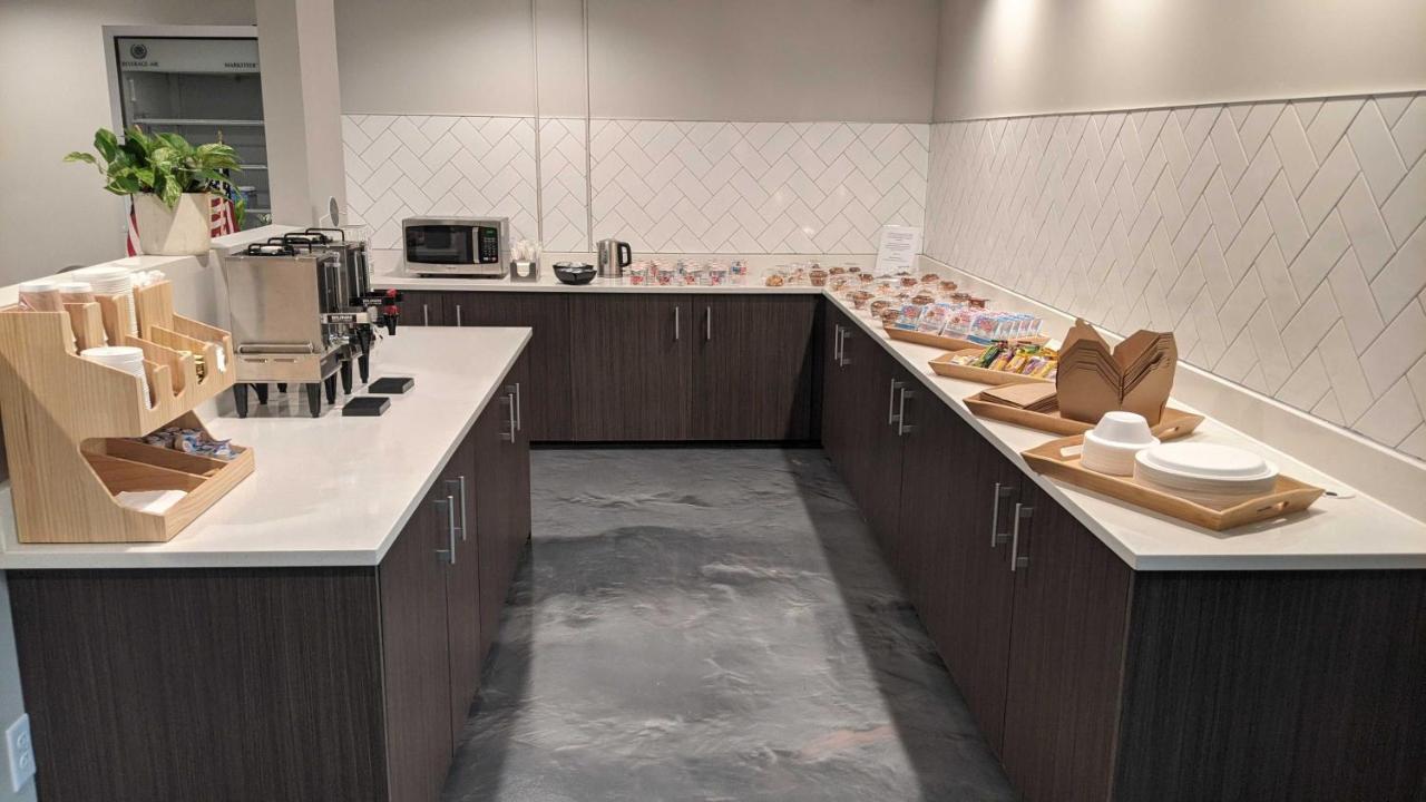 Superior Stay Hotel Marquette Bagian luar foto