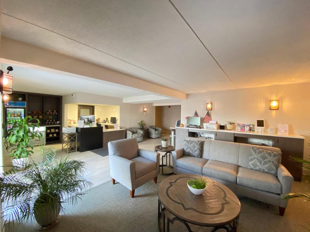 Superior Stay Hotel Marquette Bagian luar foto
