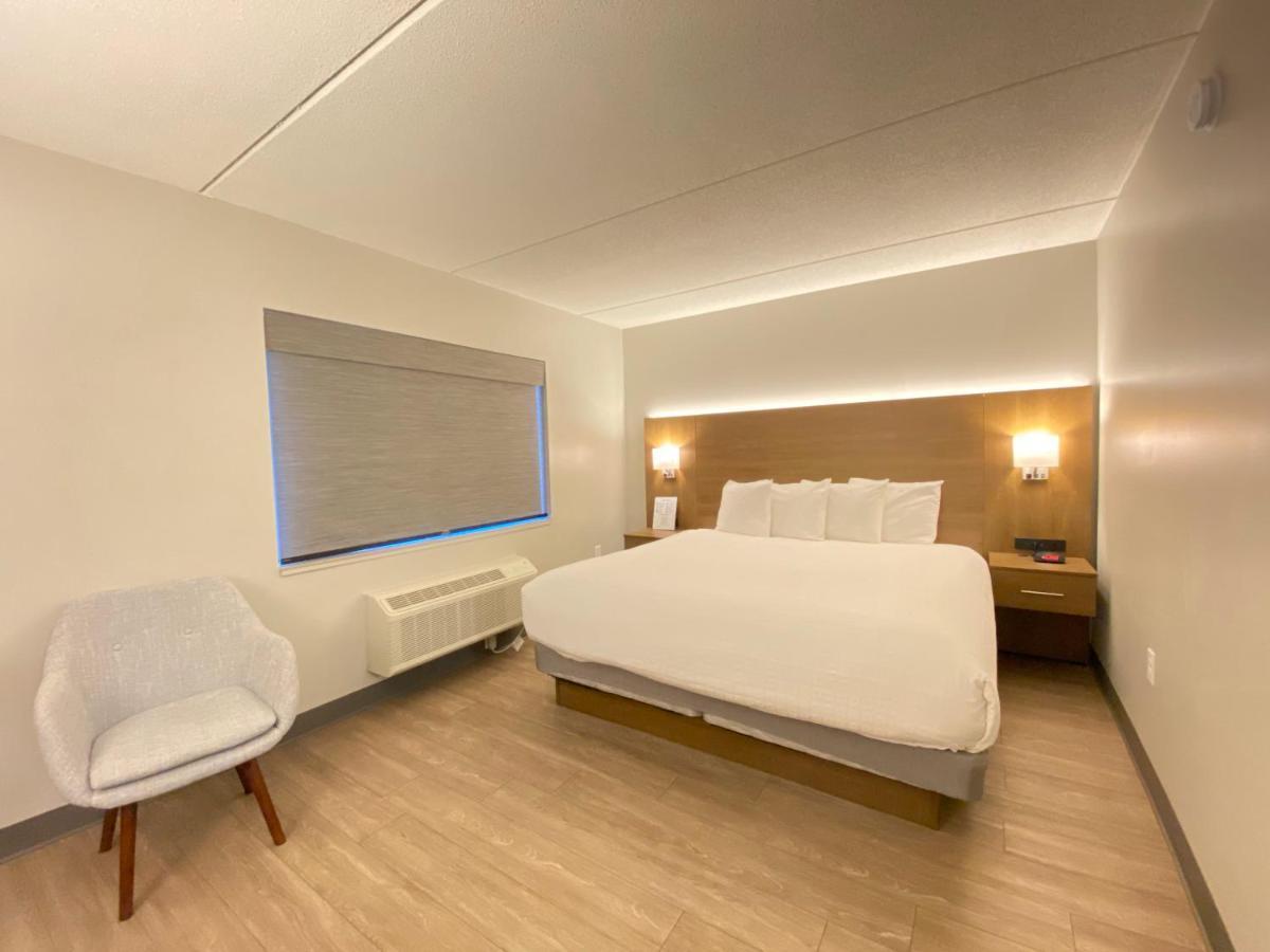 Superior Stay Hotel Marquette Bagian luar foto