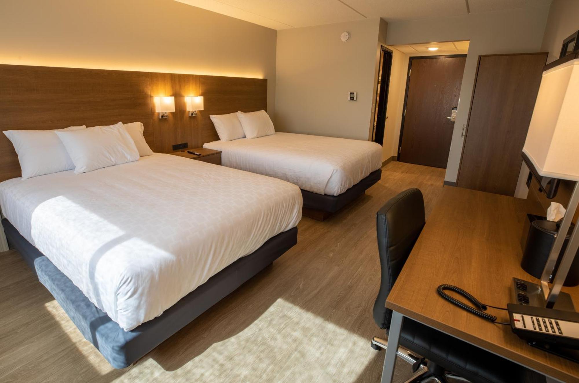 Superior Stay Hotel Marquette Bagian luar foto