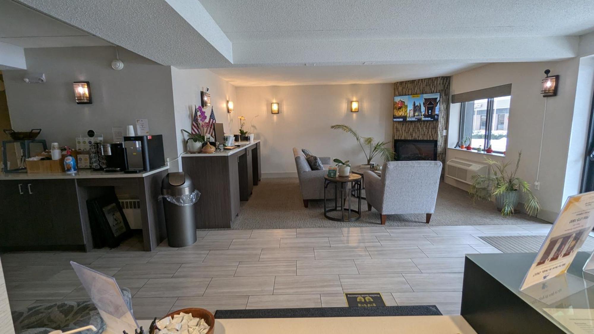 Superior Stay Hotel Marquette Bagian luar foto