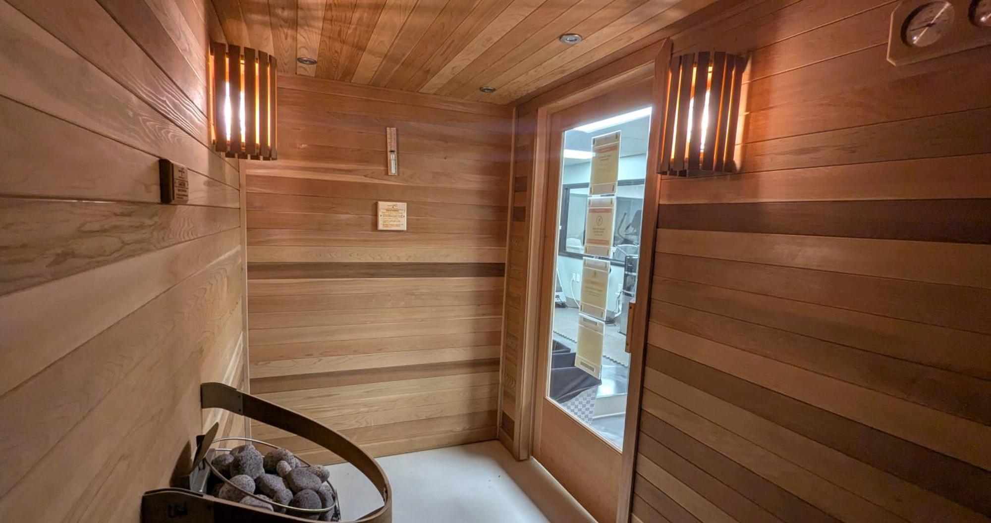 Superior Stay Hotel Marquette Bagian luar foto