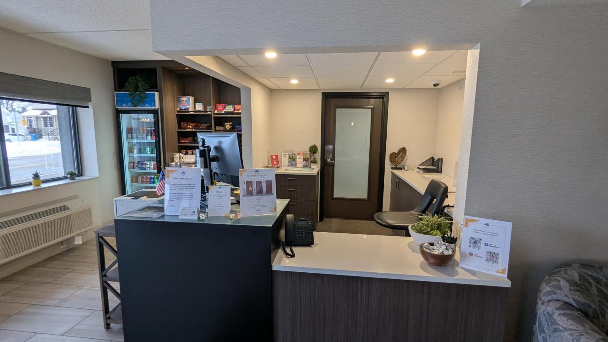 Superior Stay Hotel Marquette Bagian luar foto