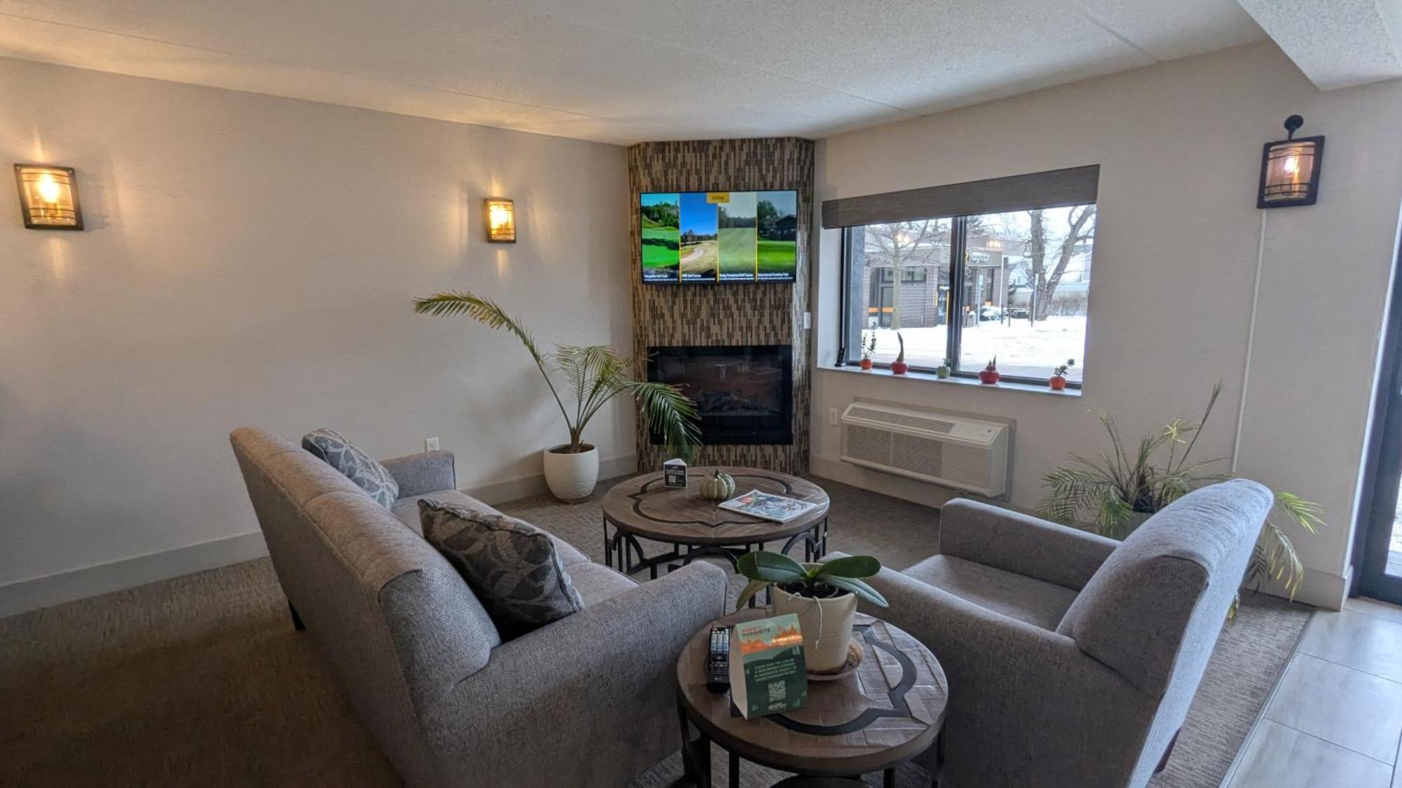 Superior Stay Hotel Marquette Bagian luar foto